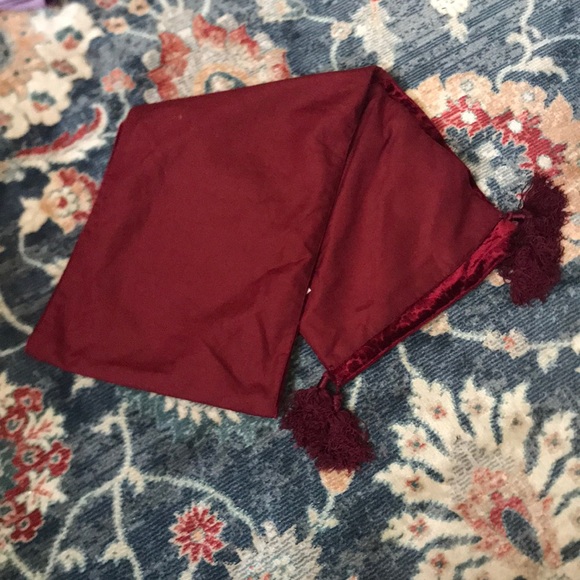 Velvet Table Runner with Tassels - Picture 6 of 7